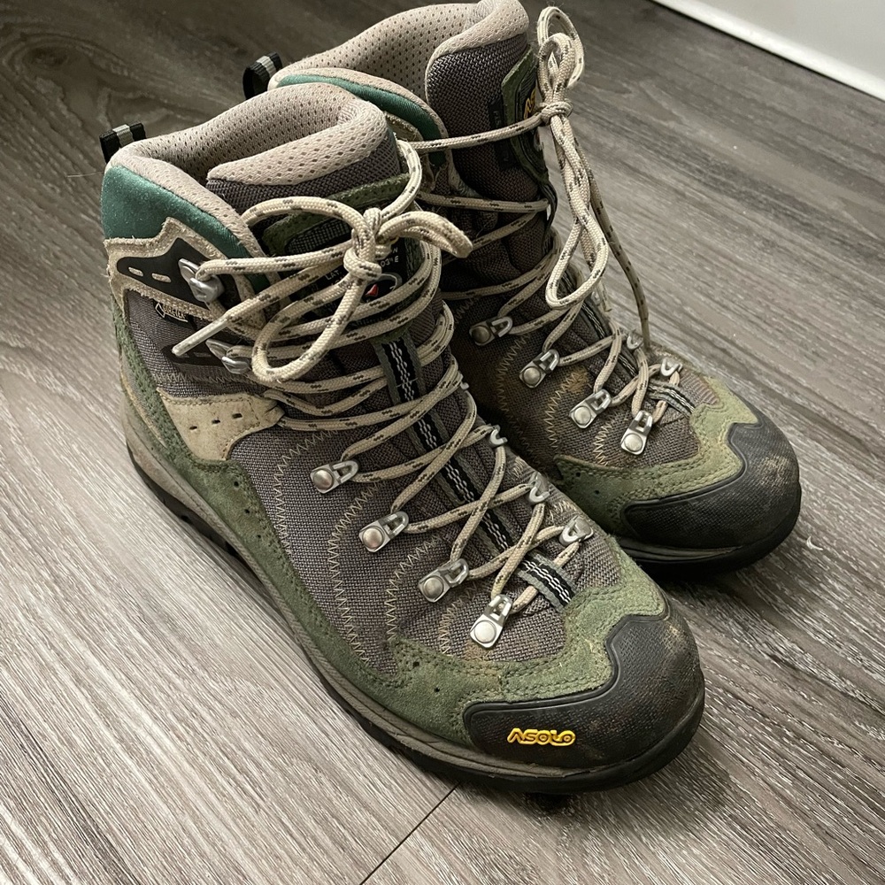 Asolo women’s hiking boots in size 8